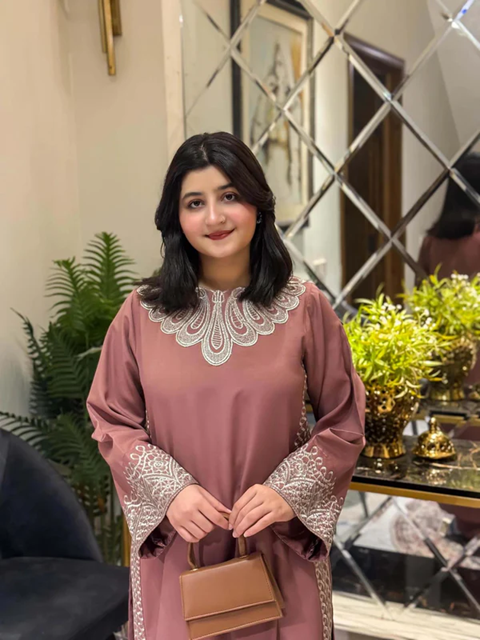 Aiza Emroidered Set