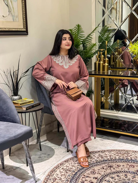 Aiza Emroidered Set