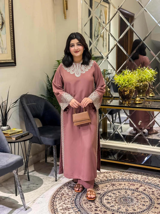 Aiza Emroidered Set